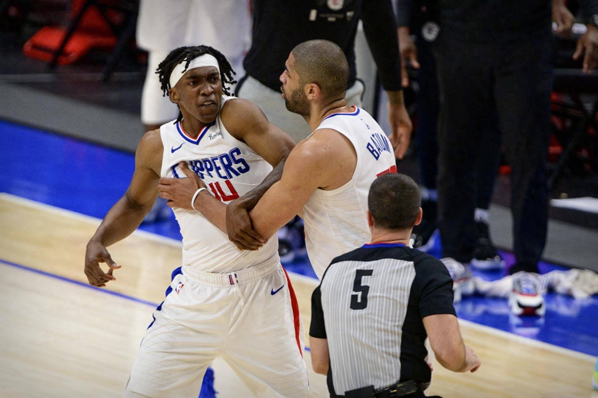 尼日利亚男篮血洗法国男篮,巴图姆一己之力扛起全队 尼日利亚男篮血洗法国男篮,巴图姆一己之力扛起全队