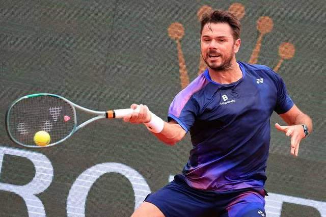 英国网球队鏖战意大利网球队，瓦林卡打破历史纪录