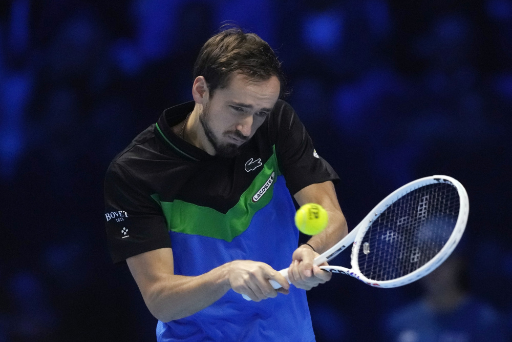 法国网球队险胜日本网球队,梅德韦杰夫制霸全场 法国网球队险胜日本网球队,梅德韦杰夫制霸全场