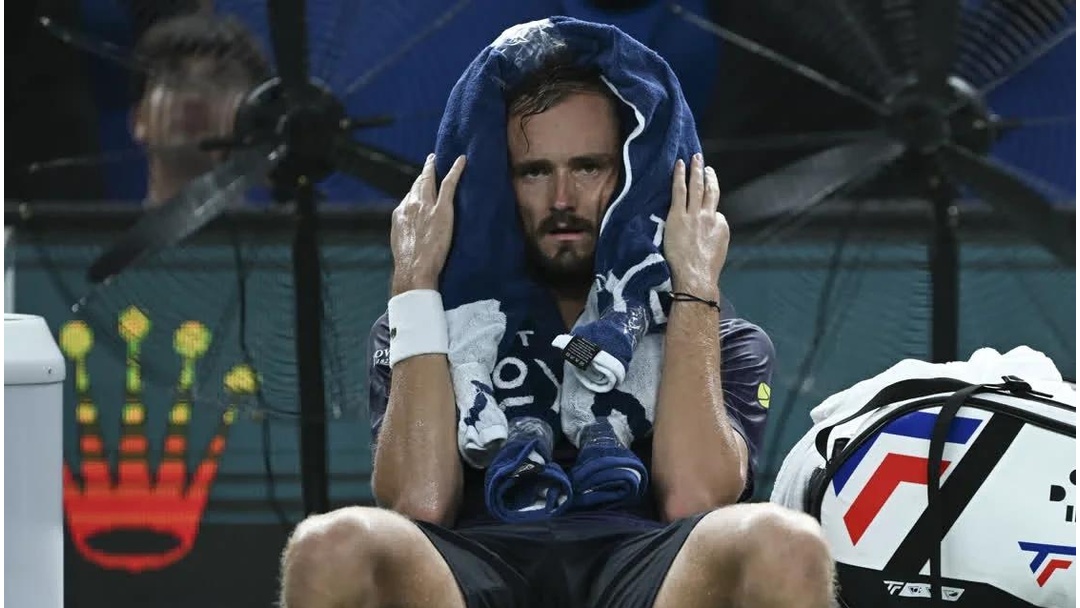 法国网球队险胜日本网球队,梅德韦杰夫制霸全场 法国网球队险胜日本网球队,梅德韦杰夫制霸全场