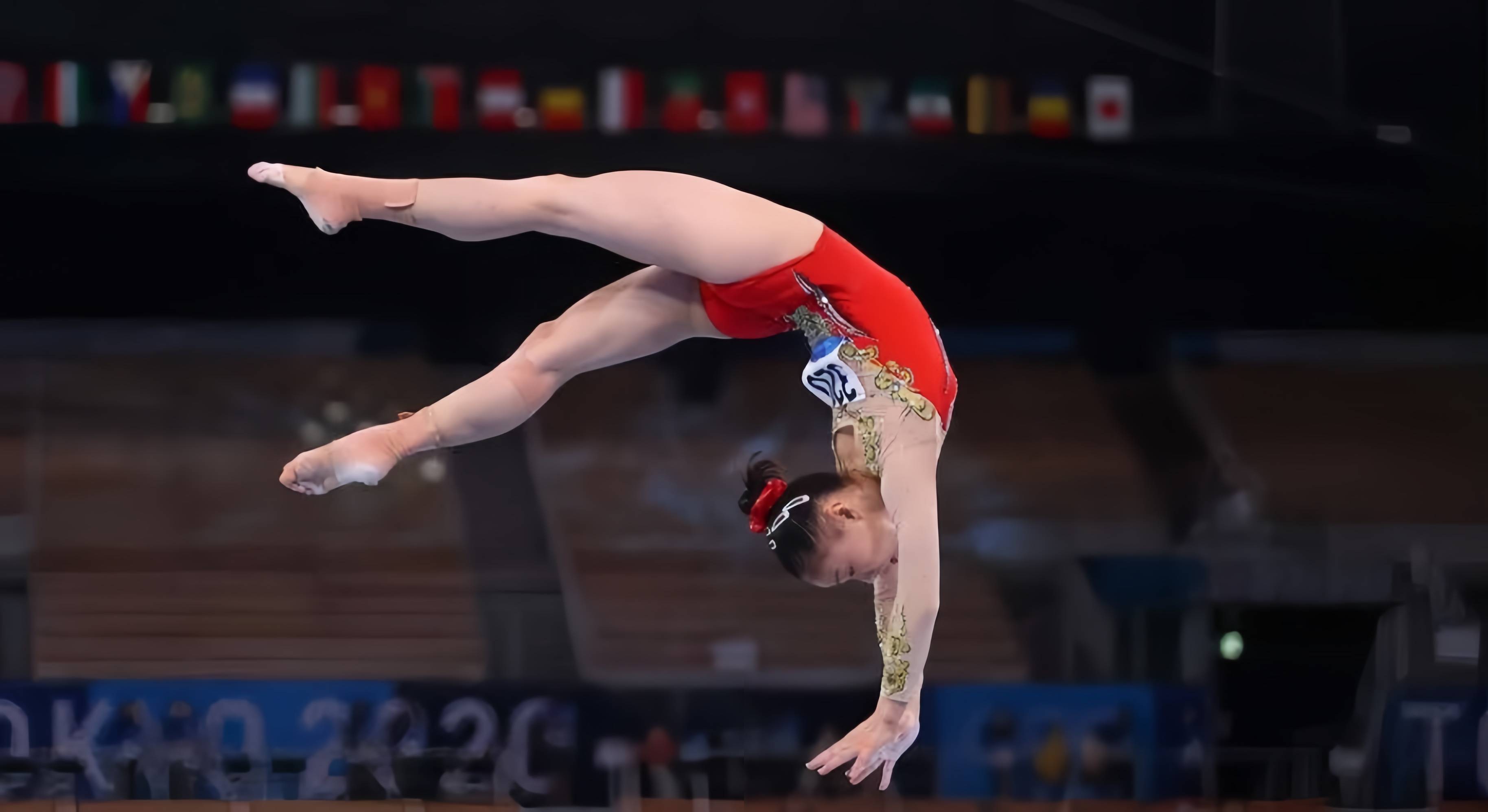 体操选手赛后落泪,背后故事感人 体操选手赛后落泪,背后故事感人