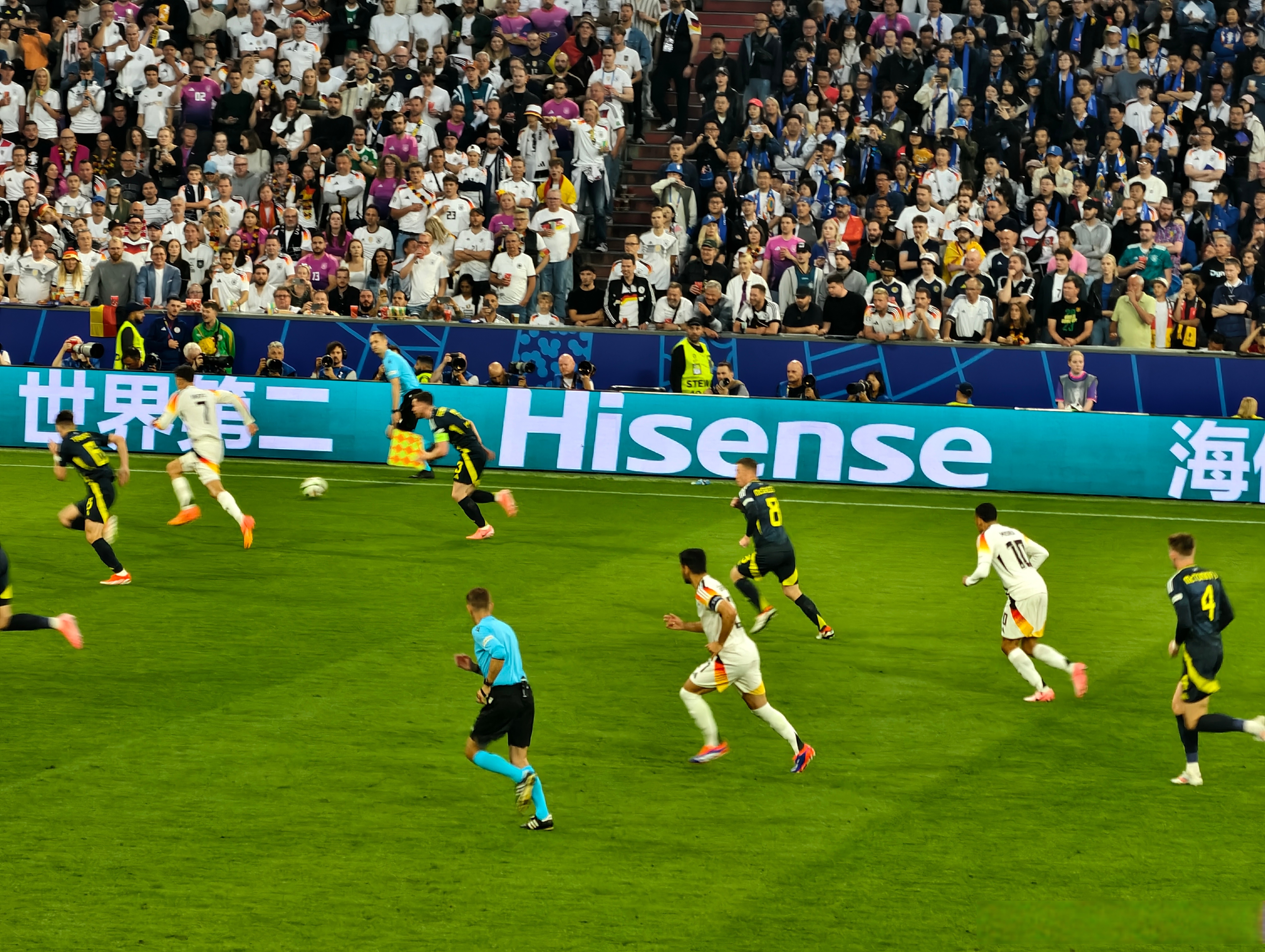 场面火爆!欧洲杯观众席沸腾不已的简单介绍 场面火爆!欧洲杯观众席沸腾不已的简单介绍