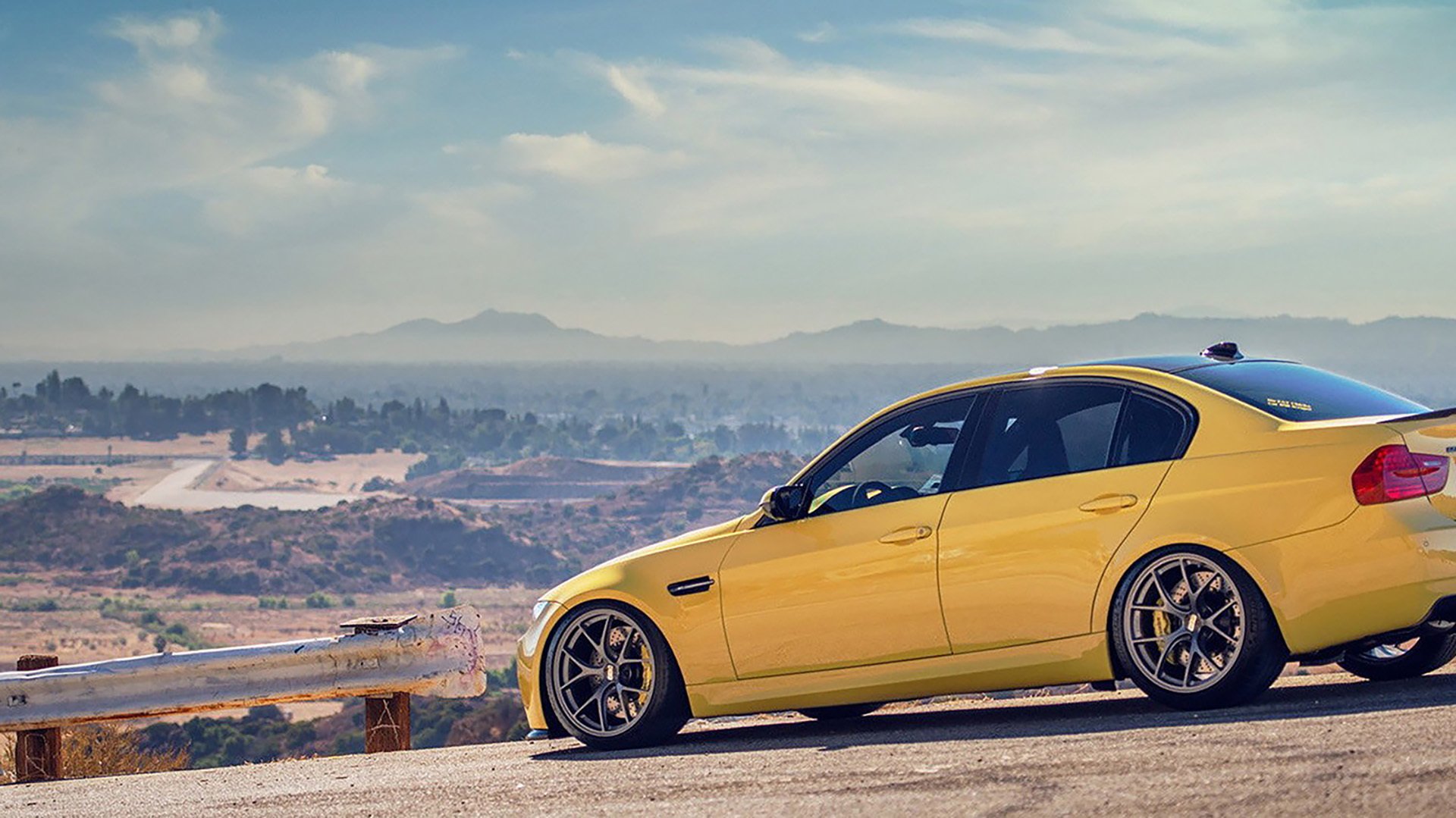 闪电撕裂红黑，那不勒斯力克AC米兰，苏亚雷斯点燃赛场