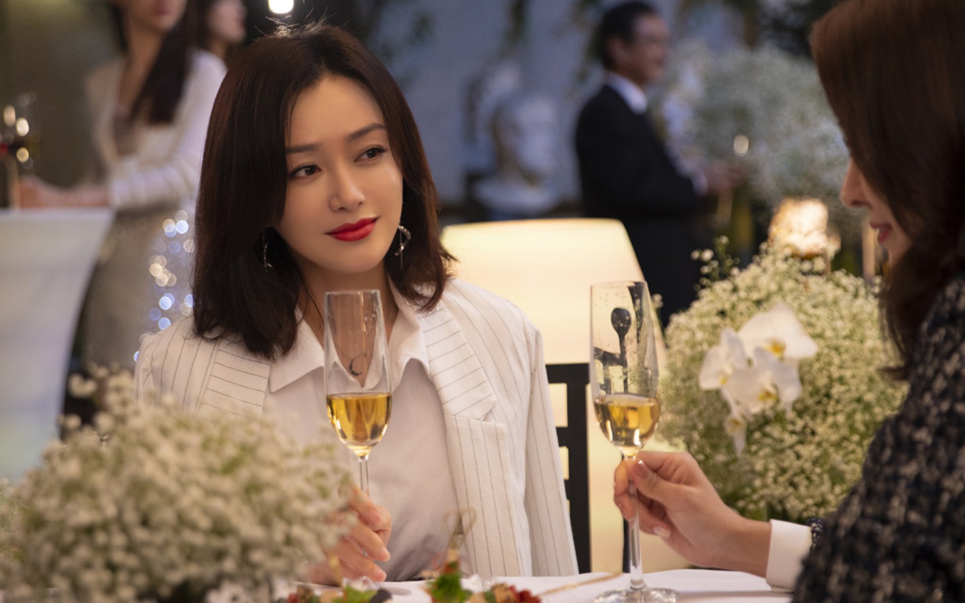 欧洲足球双响炮,乌克兰翻盘那不勒斯,德布劳内刷新助攻纪录