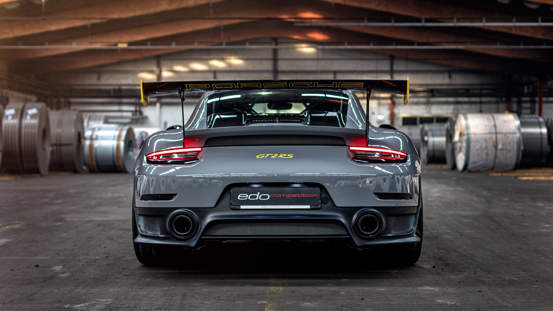 巨星光芒难阻红牛铁蹄，巴萨陷落夜唯一亮点是苏亚雷斯