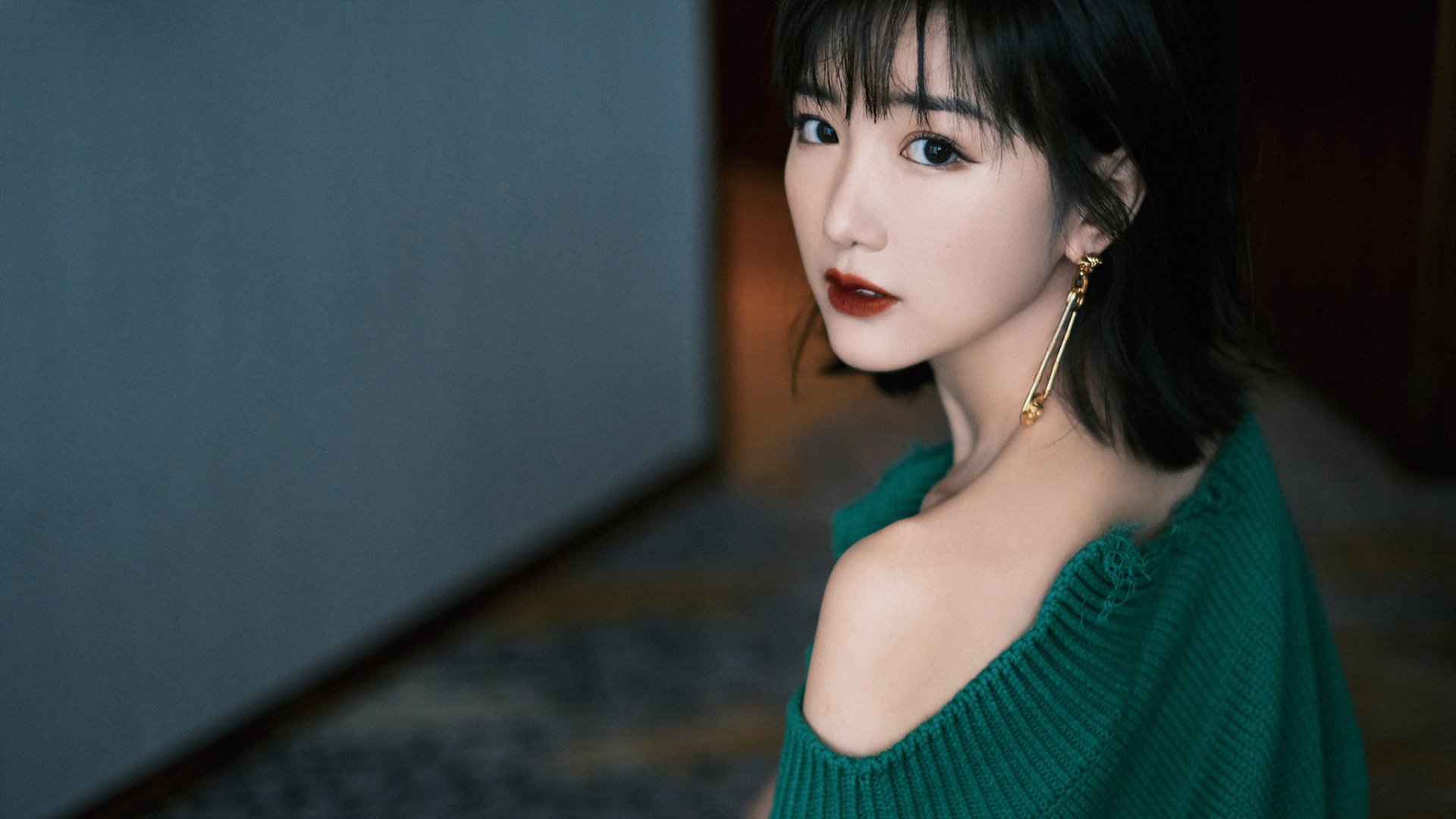 月下独舞,当凯恩的指尖点燃F1街道之夜