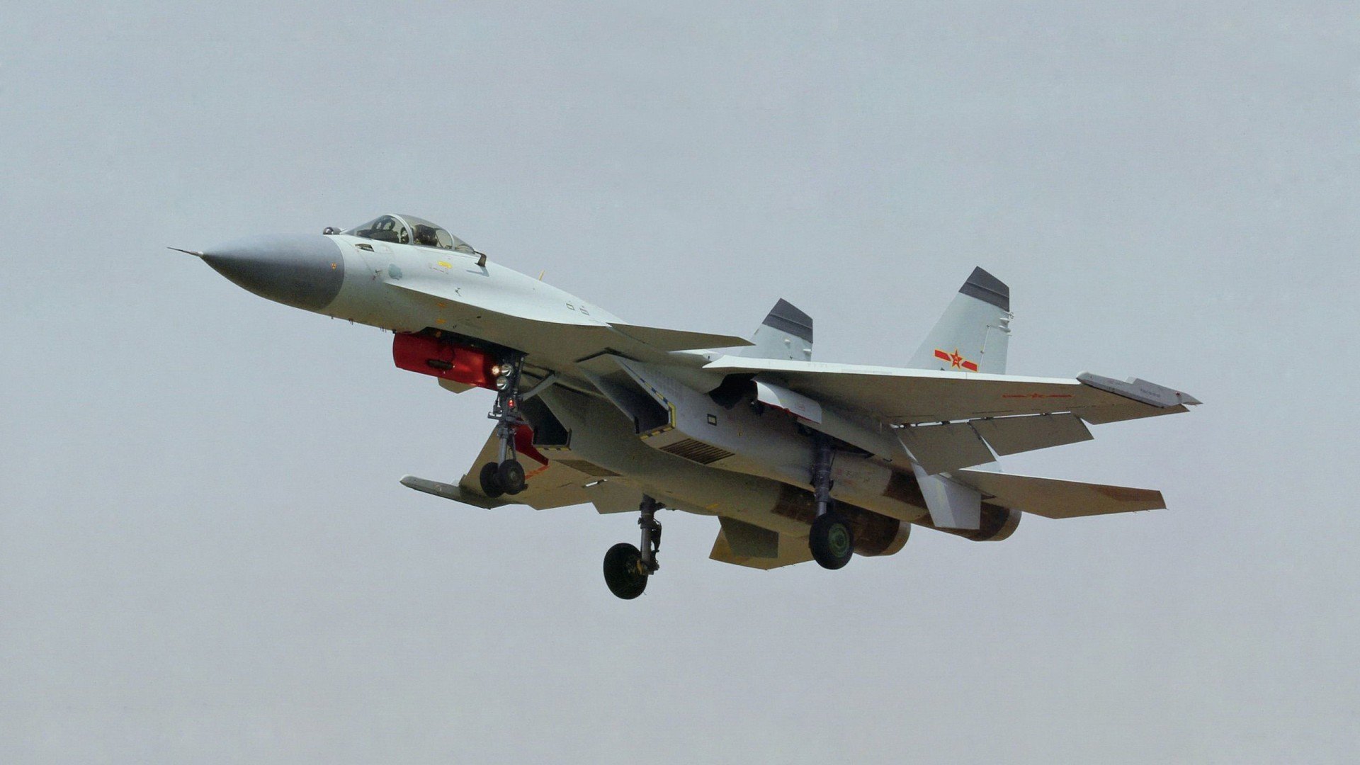 平行世界的引擎轰鸣，F1新赛季揭幕战与万公里外的跨国救援