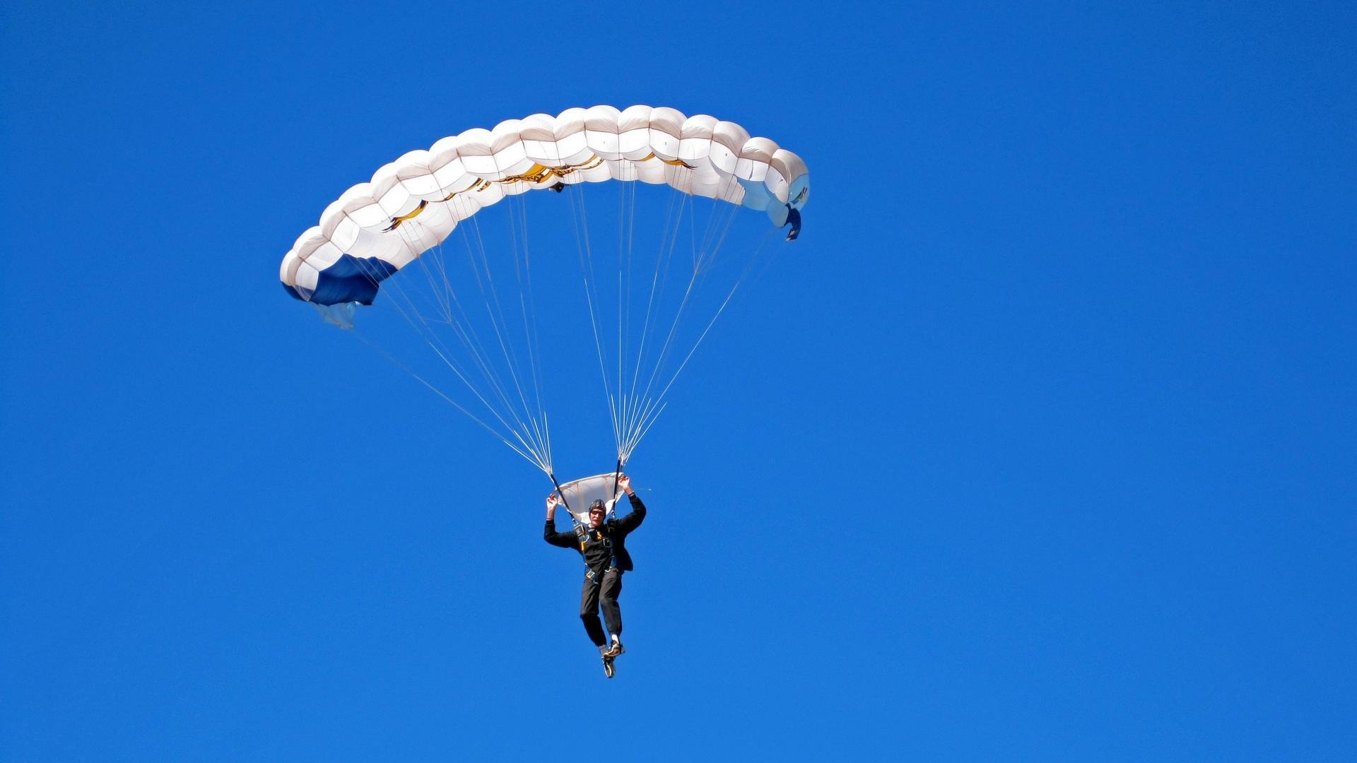 平行世界，当爱德华兹用足球冲垮步行者的夜晚